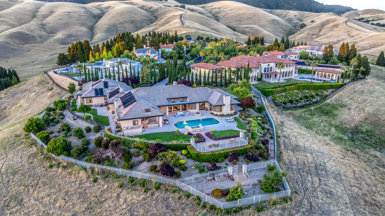 3301 Deer Hollow Drive