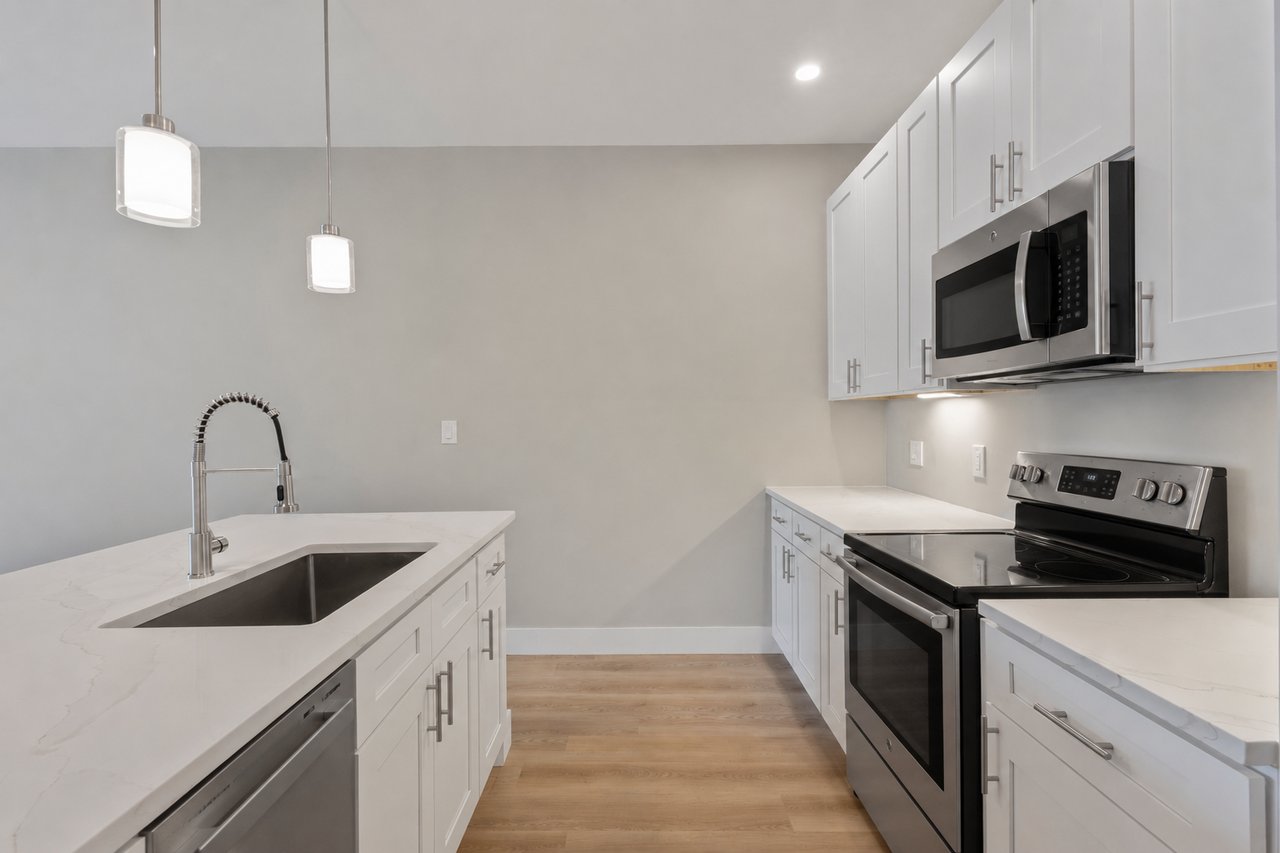 298 Main Street, 2F