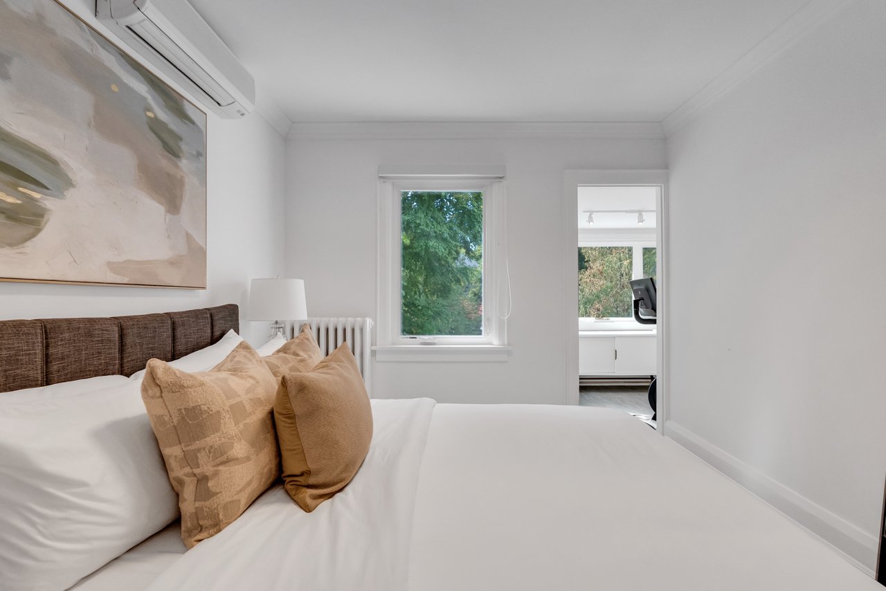 Gorgeous Upgraded Residence