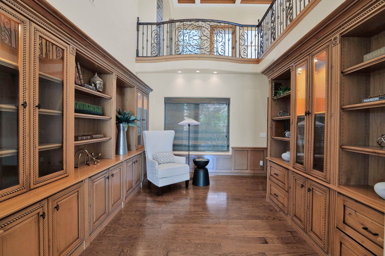 4141 E LAKESIDE Lane