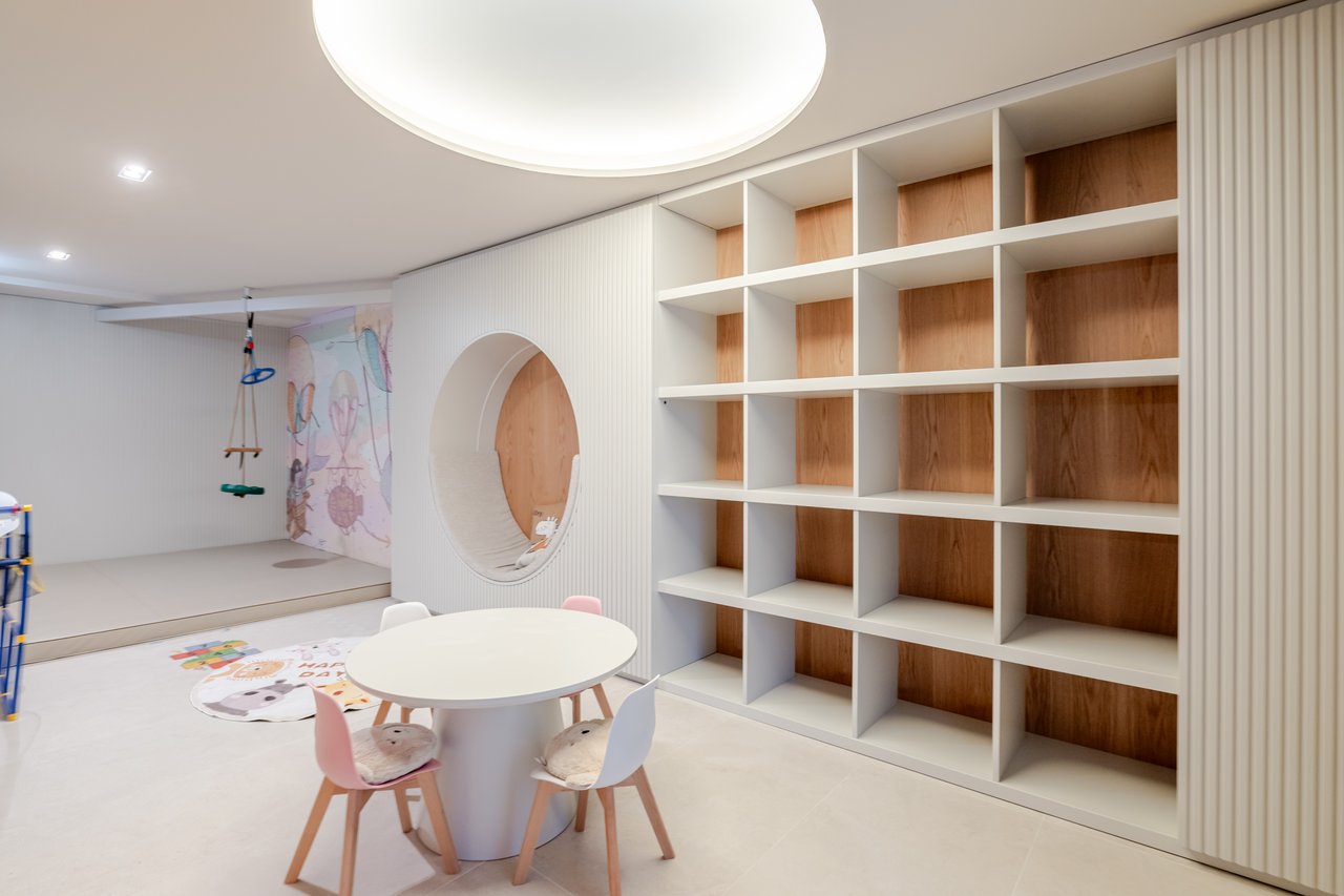 Luxury 4-Bedroom Apartment in Porto