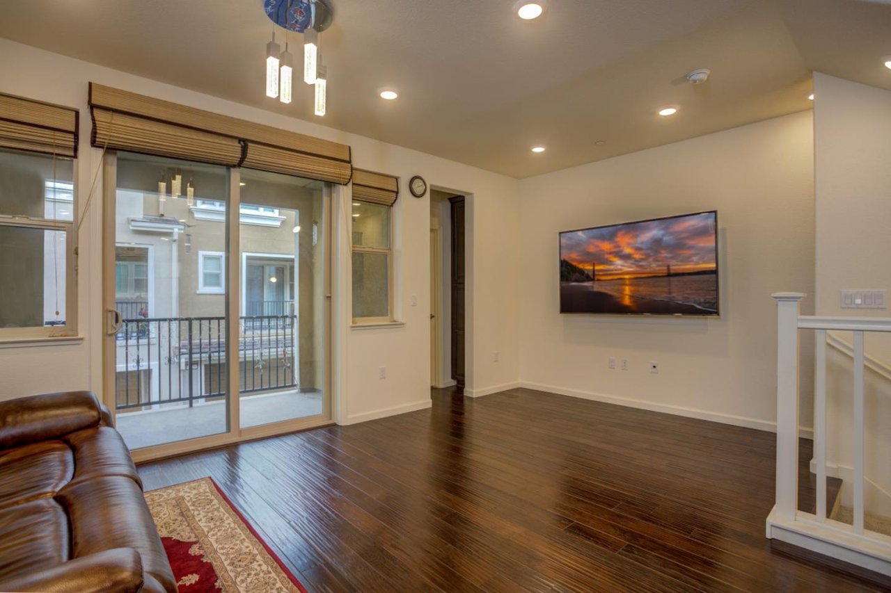 2730 Ferrara Cir