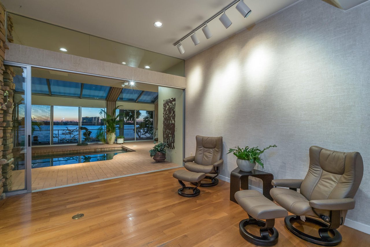 682 Mourning Dove Dr