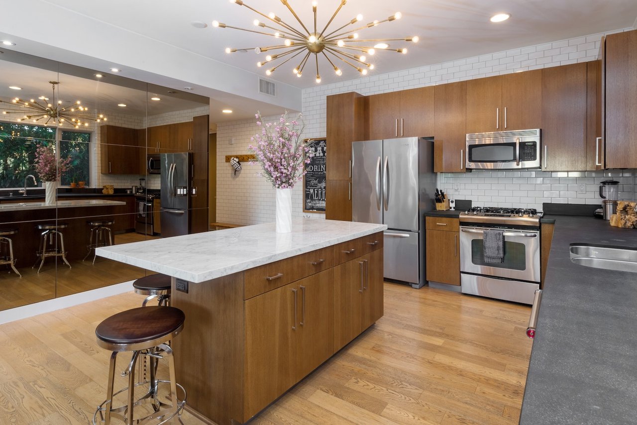 Modern 2 Bedroom/ 2 bath at the Metropol