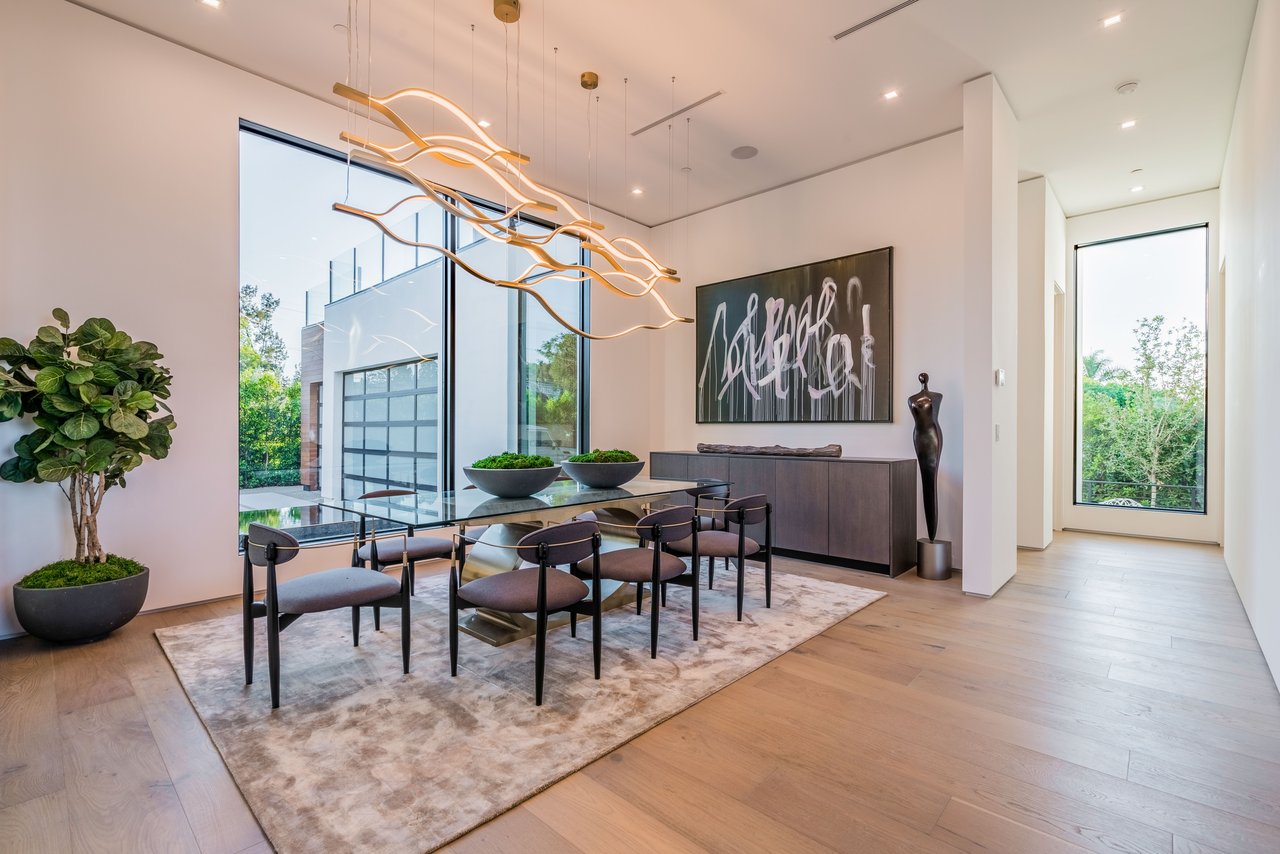 3958 Sunswept Dr