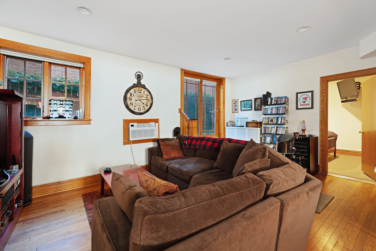 Charming Prairie-Style Logan Square Home: 2657 W. Logan Blvd