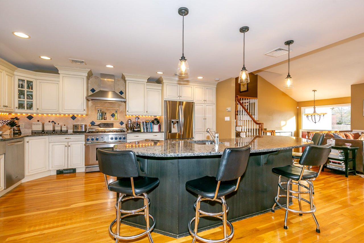 1 Gloria Dr, Woodbury