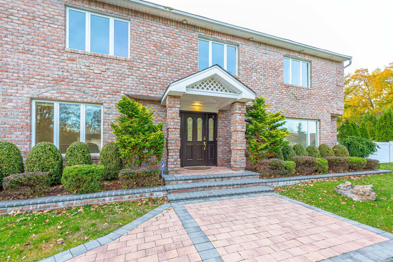 1 W Fern Drive, Jericho