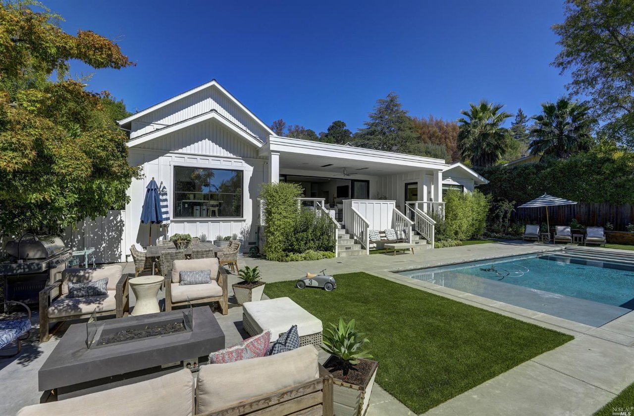 14 Fay Dr