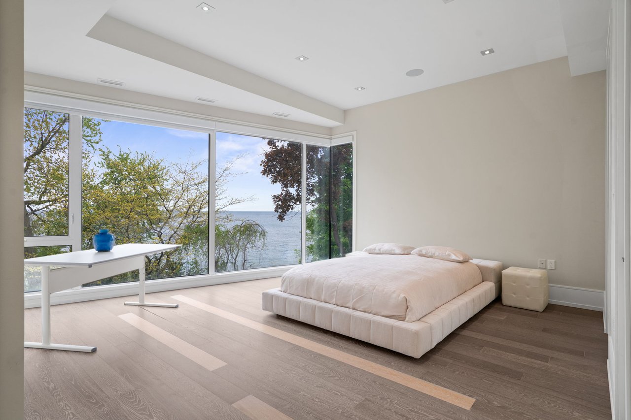  Unmatched Beauty Of Lakeside Living