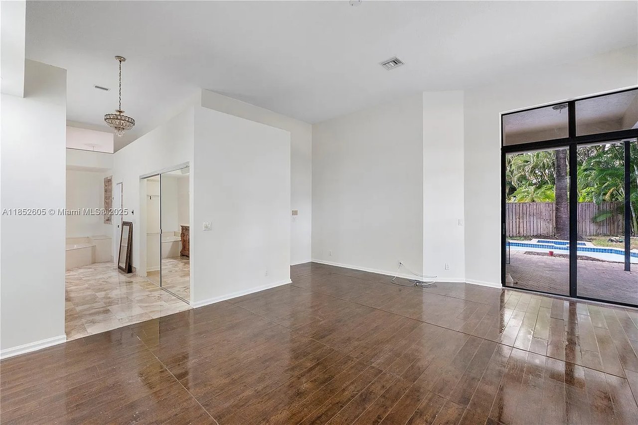 2449 NW 64th St