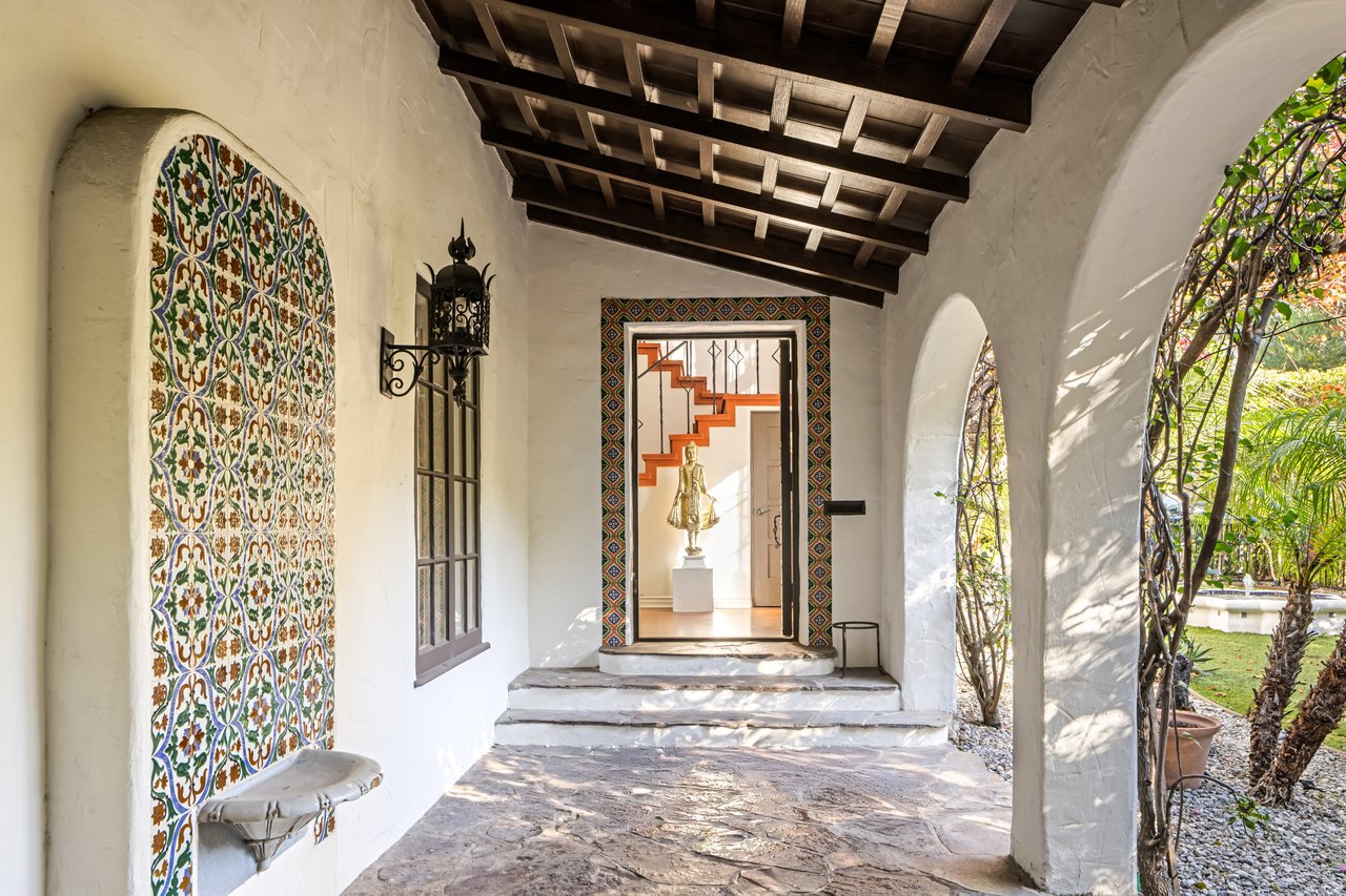 1135 Sunset Vale Ave, West Hollywood