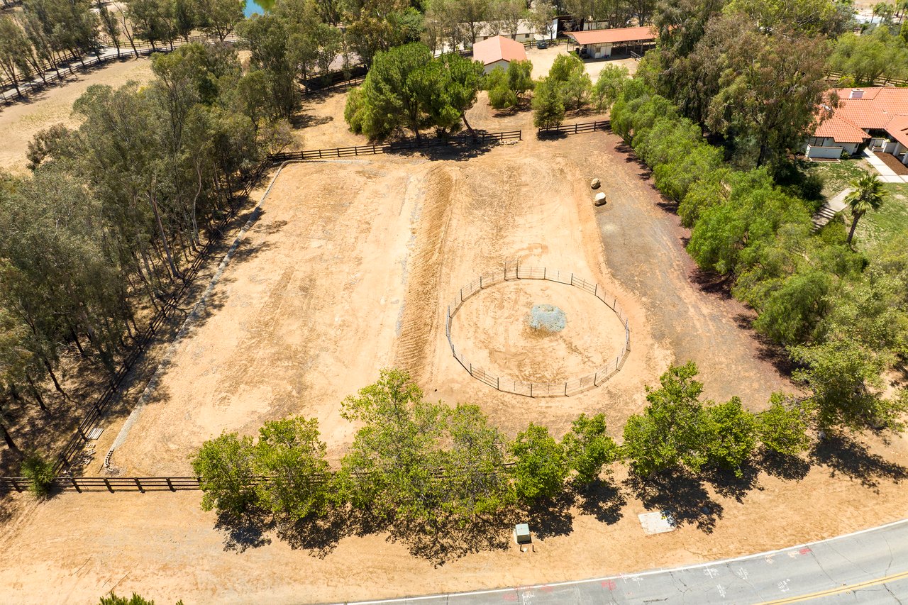 38785 Avenida Bonita