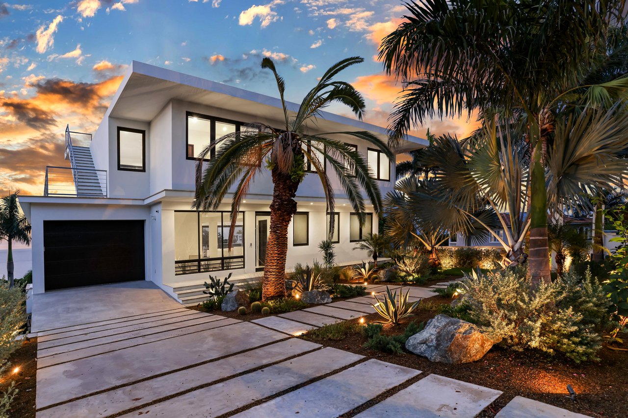 Casa Azul, Rincón PR                  Luxury Modern Hilltop & Ocean Views