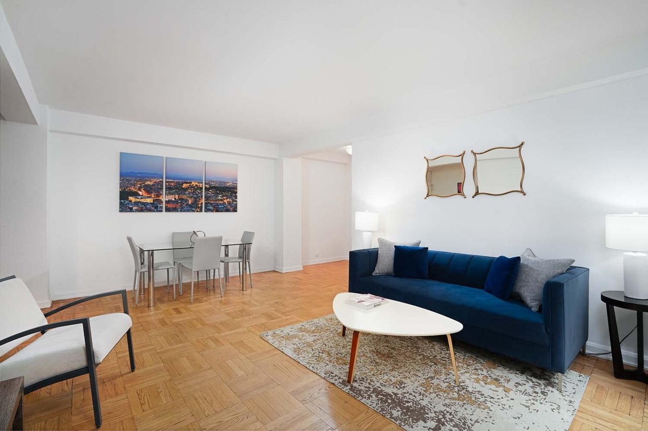  45 East End Avenue, #5J