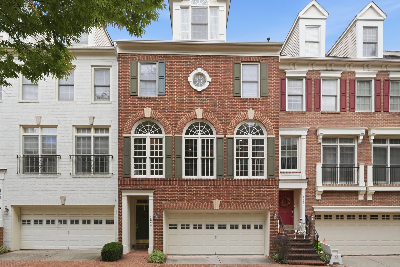1627 Colonial Hills Drive
