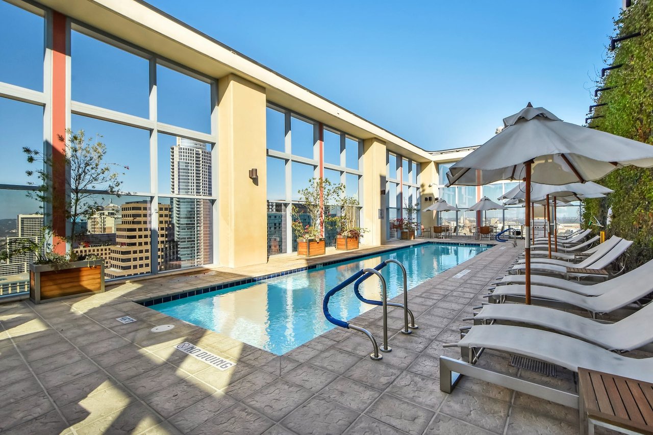 98 San Jacinto Blvd #807