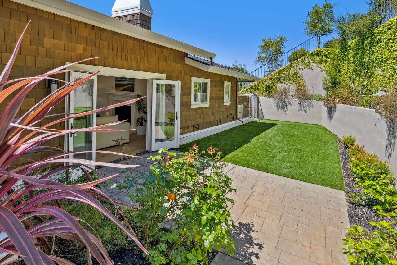 6 Live Oak Way