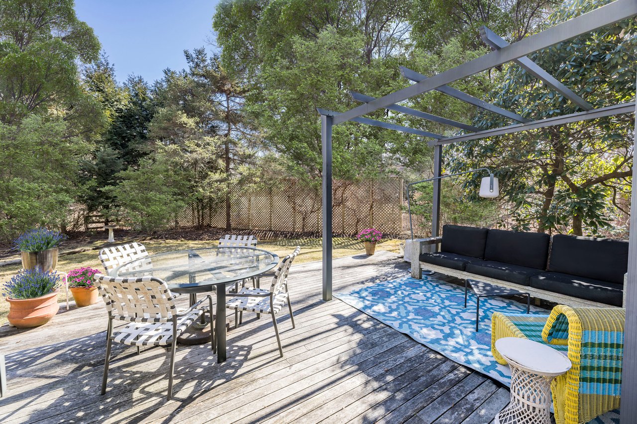  33 Robins Way, East Hampton