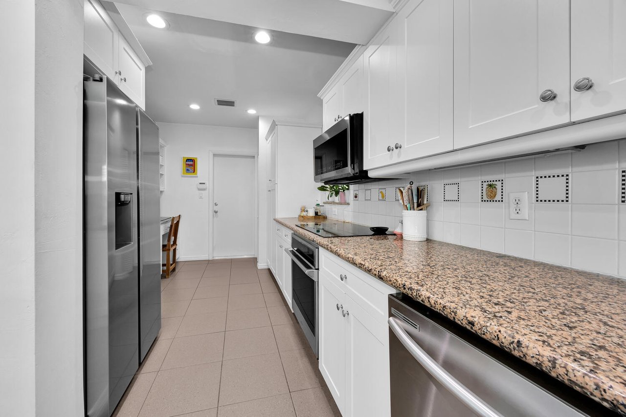 Charming Pool Home at 1005 Columbus Blvd