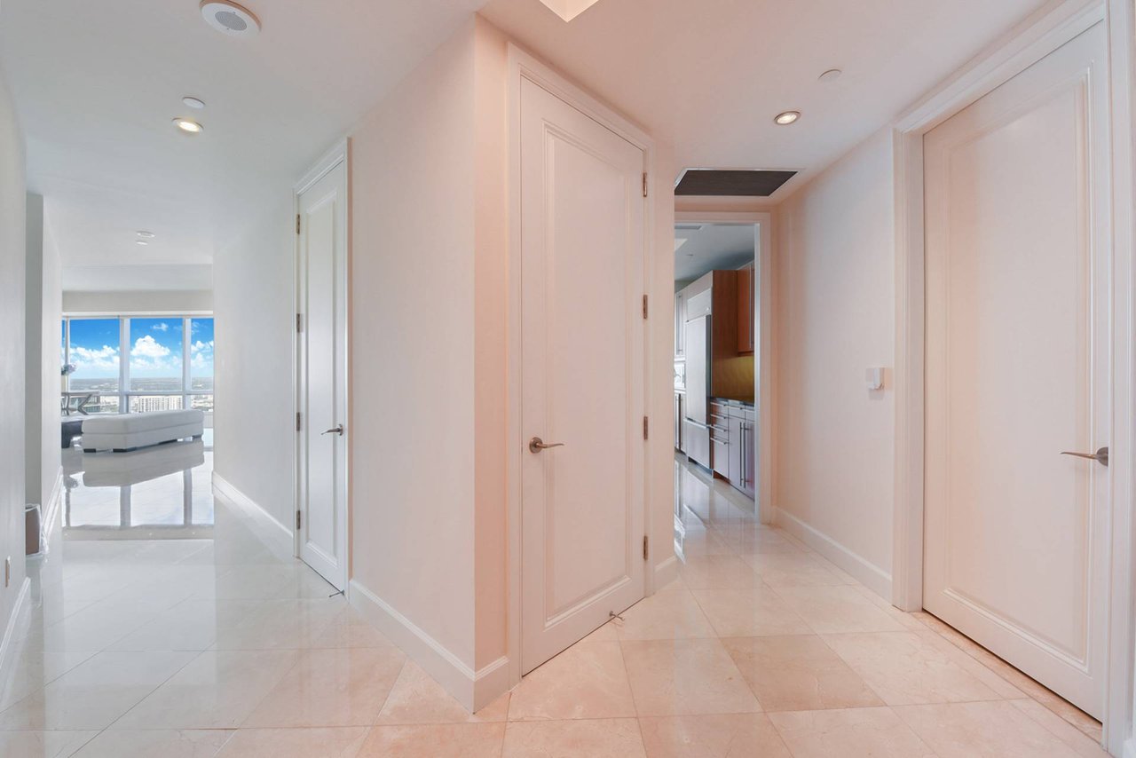 1425 Brickell Ave # 58C
