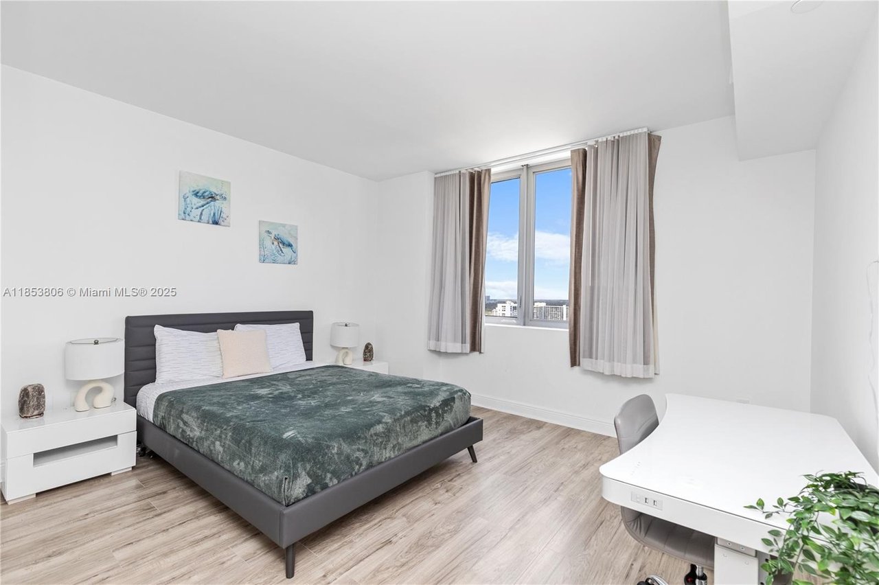 2600 E Hallandale Beach Blvd #2702