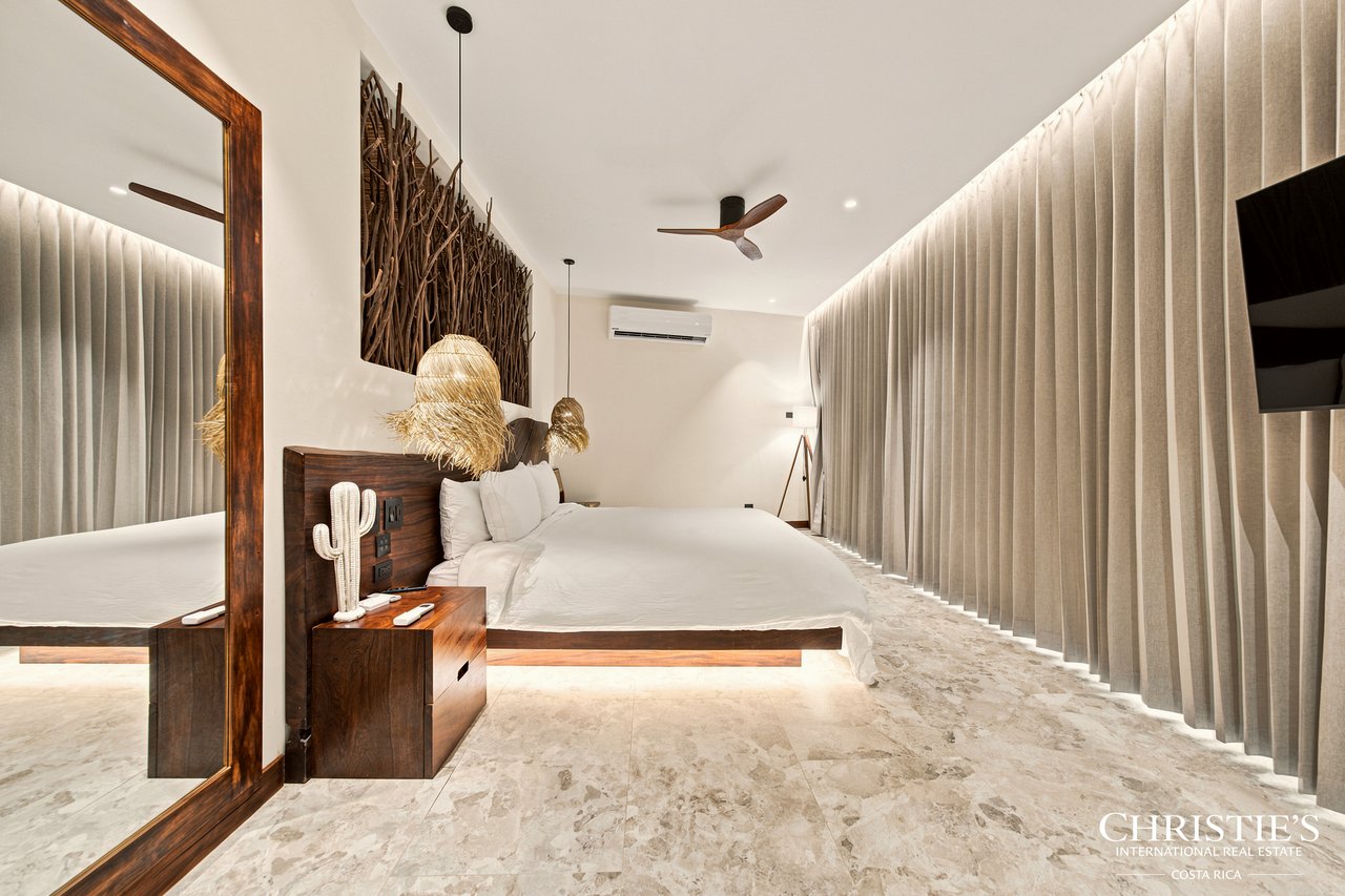 LE CLOS - An Exclusive Three-Residence Estate 