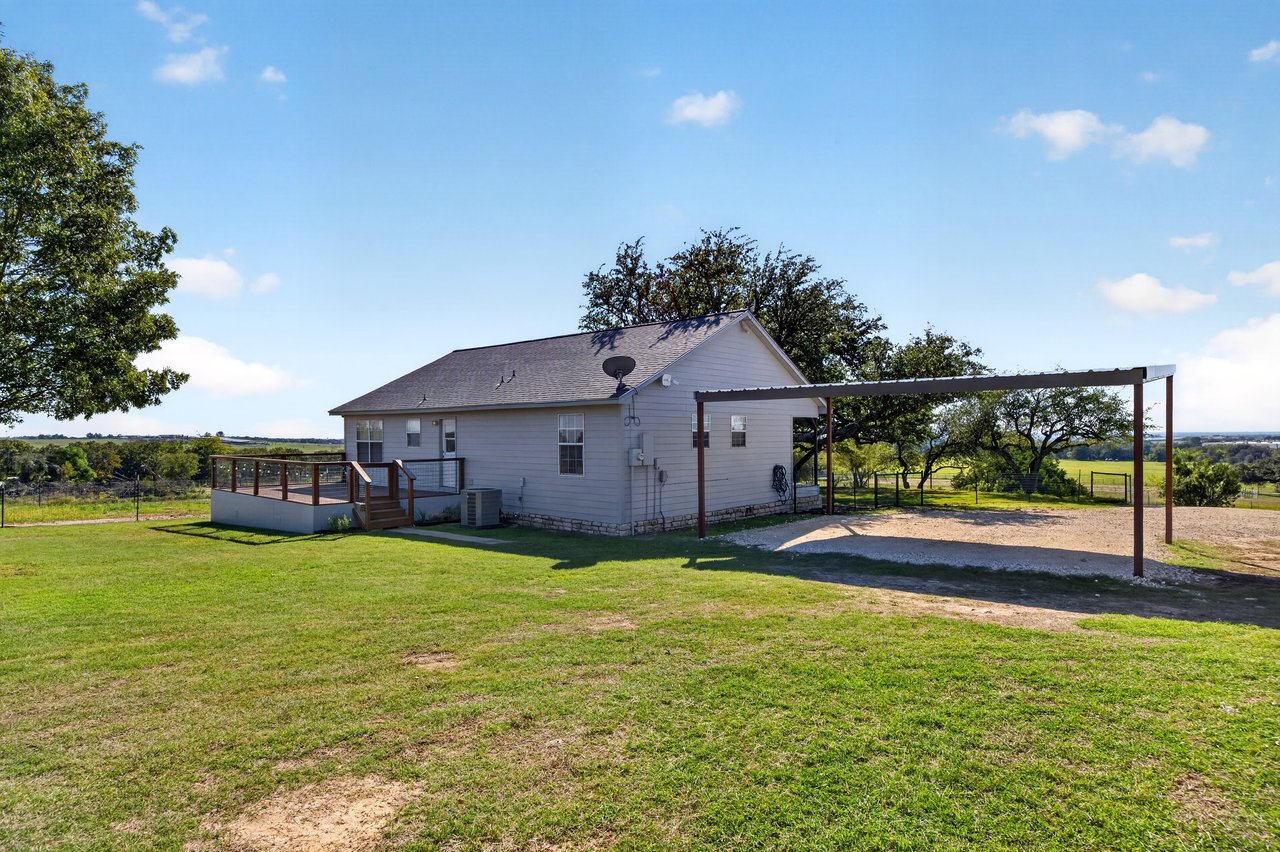 277 Private Road 1611