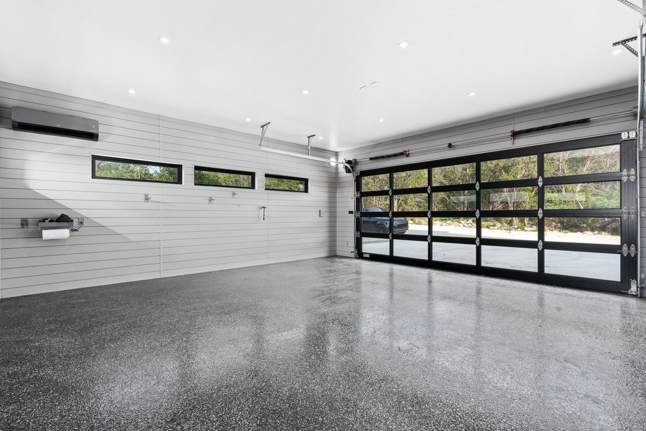 Luxxis Design 1104 Summit