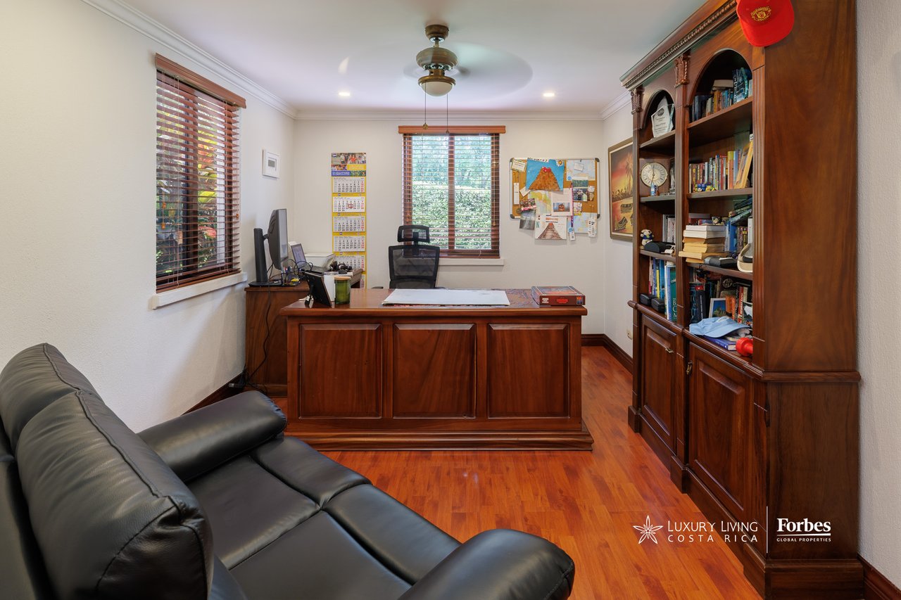 21471 - Luxury colonial house with 4 bedrooms, office, terrace and pool