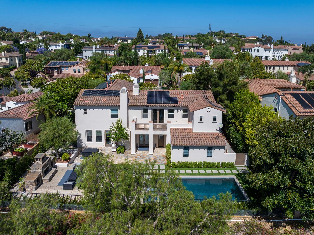 MODERN LIVING IN MIRASOL