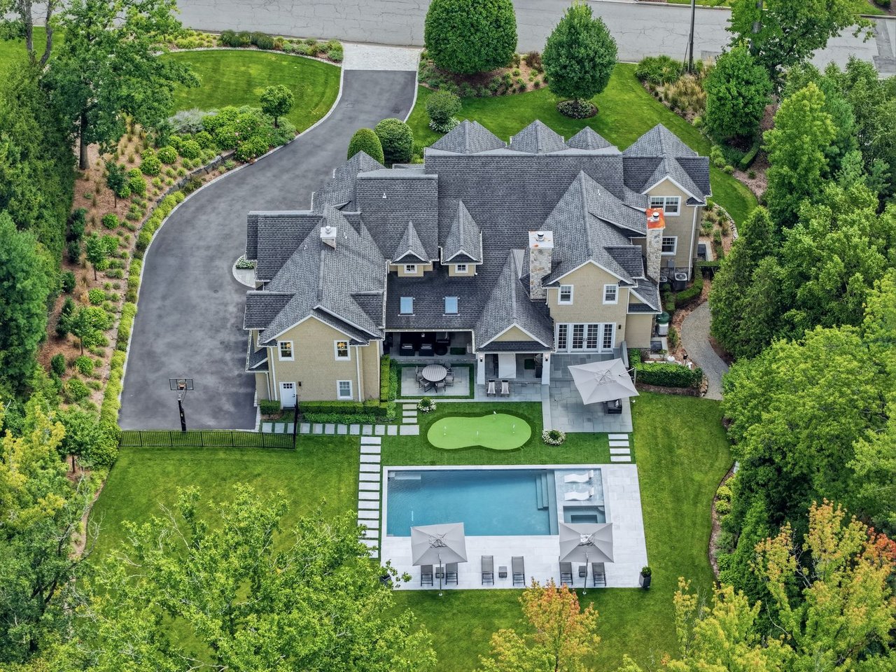 221 Churchill Rd