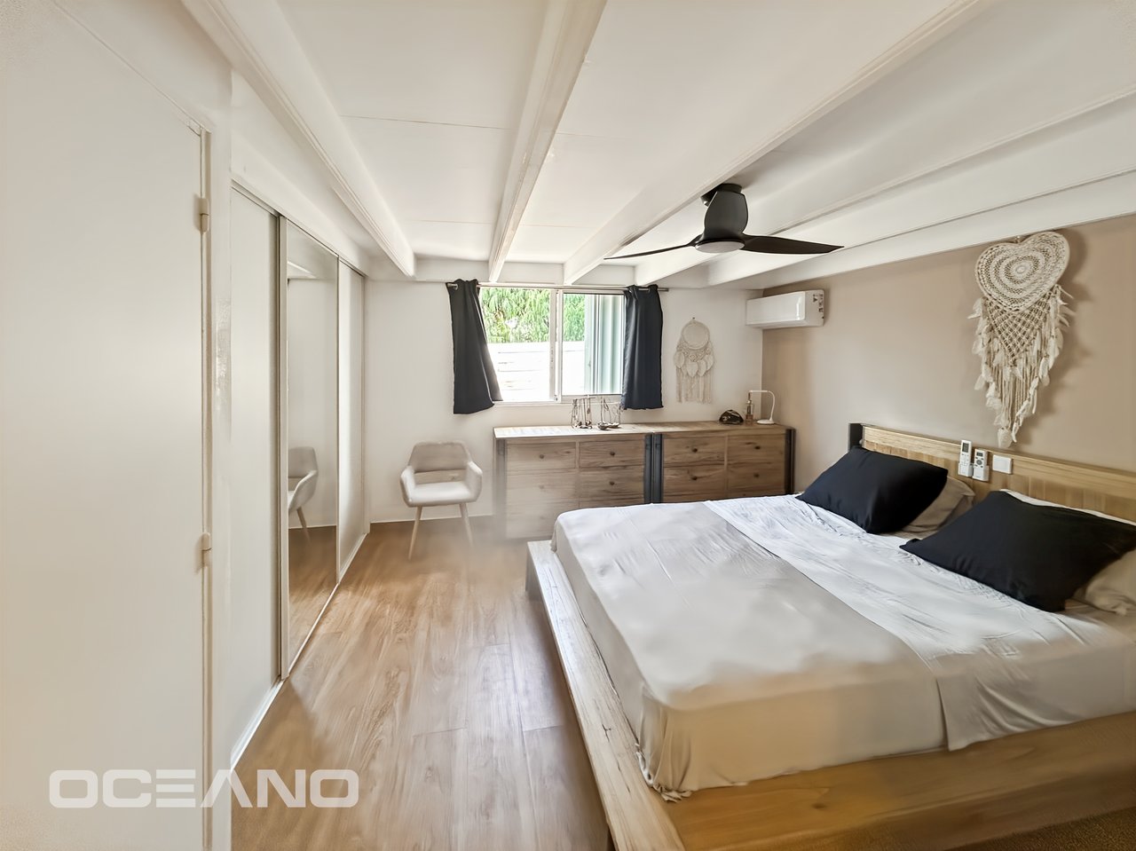 FOR SALE VILLA OYSTER POND