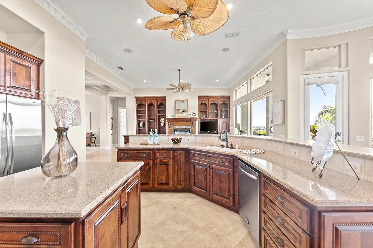 2280 Hidden Hills Ln