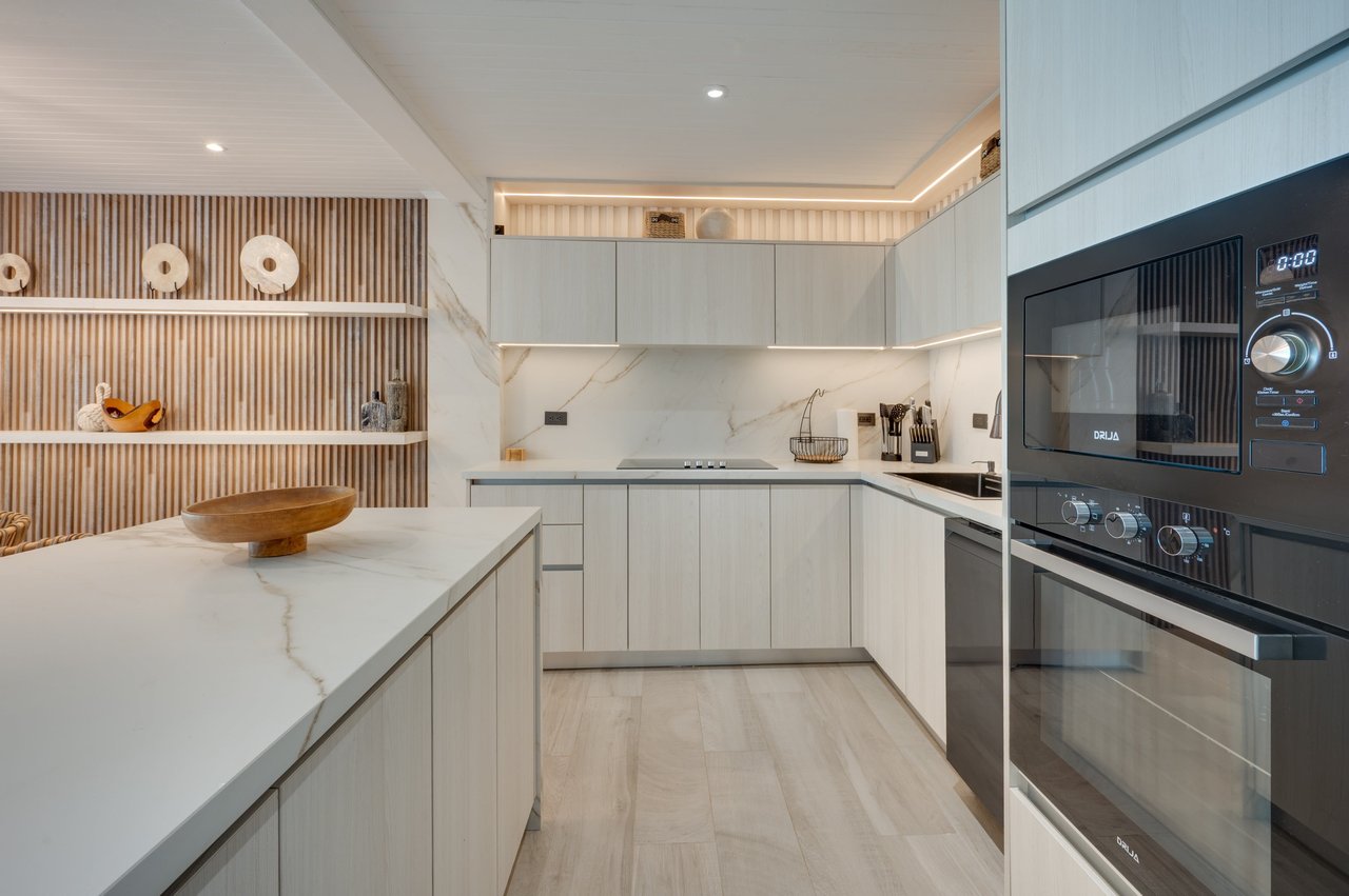 Flamingo Marina Cove 416 – Beachfront Condo