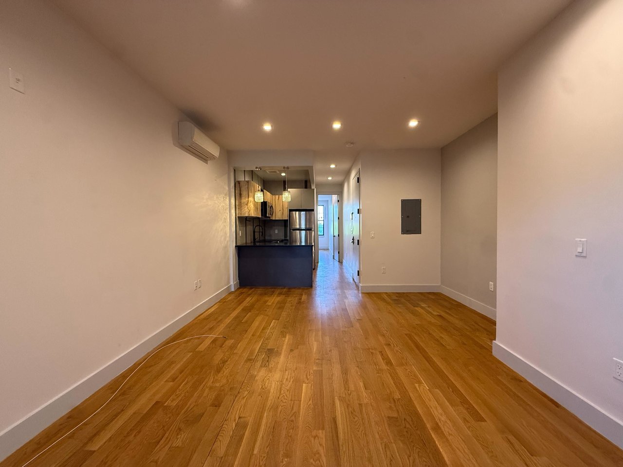 241 Scholes St 2R