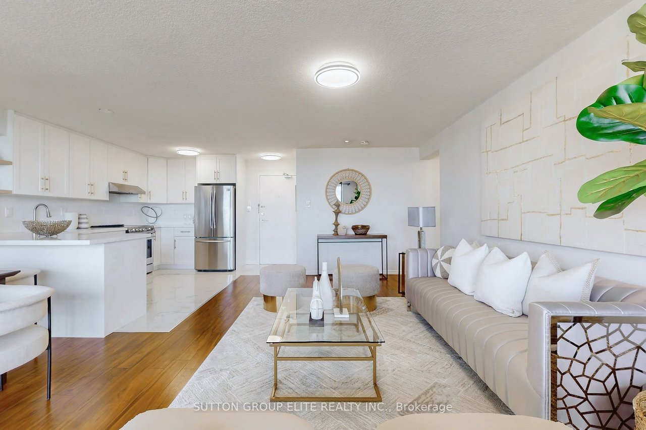 EXQUISITE PH IN NORTH YORK 
