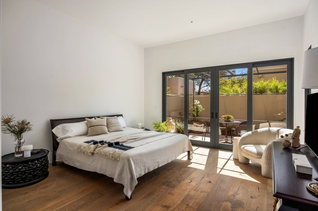 Pavoreal Old Town Scottsdale Guard Gated Elegance