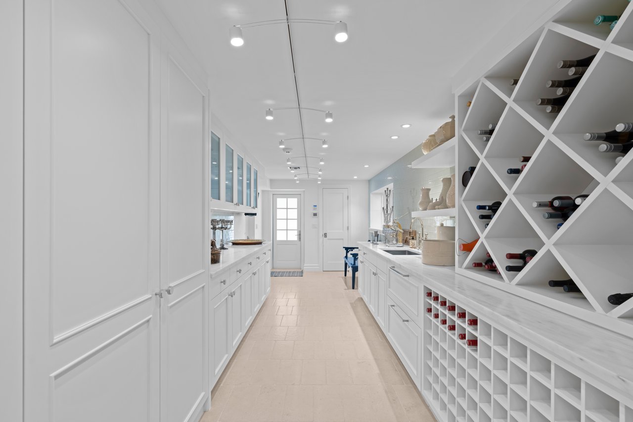 Entertainer’s Paradise in Prestigious Estate Section Enclave