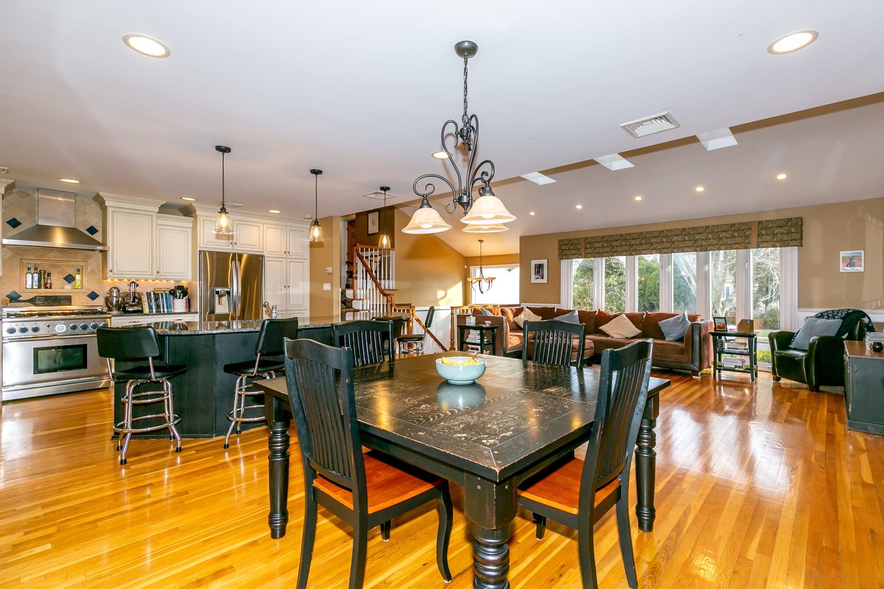 1 Gloria Dr, Woodbury