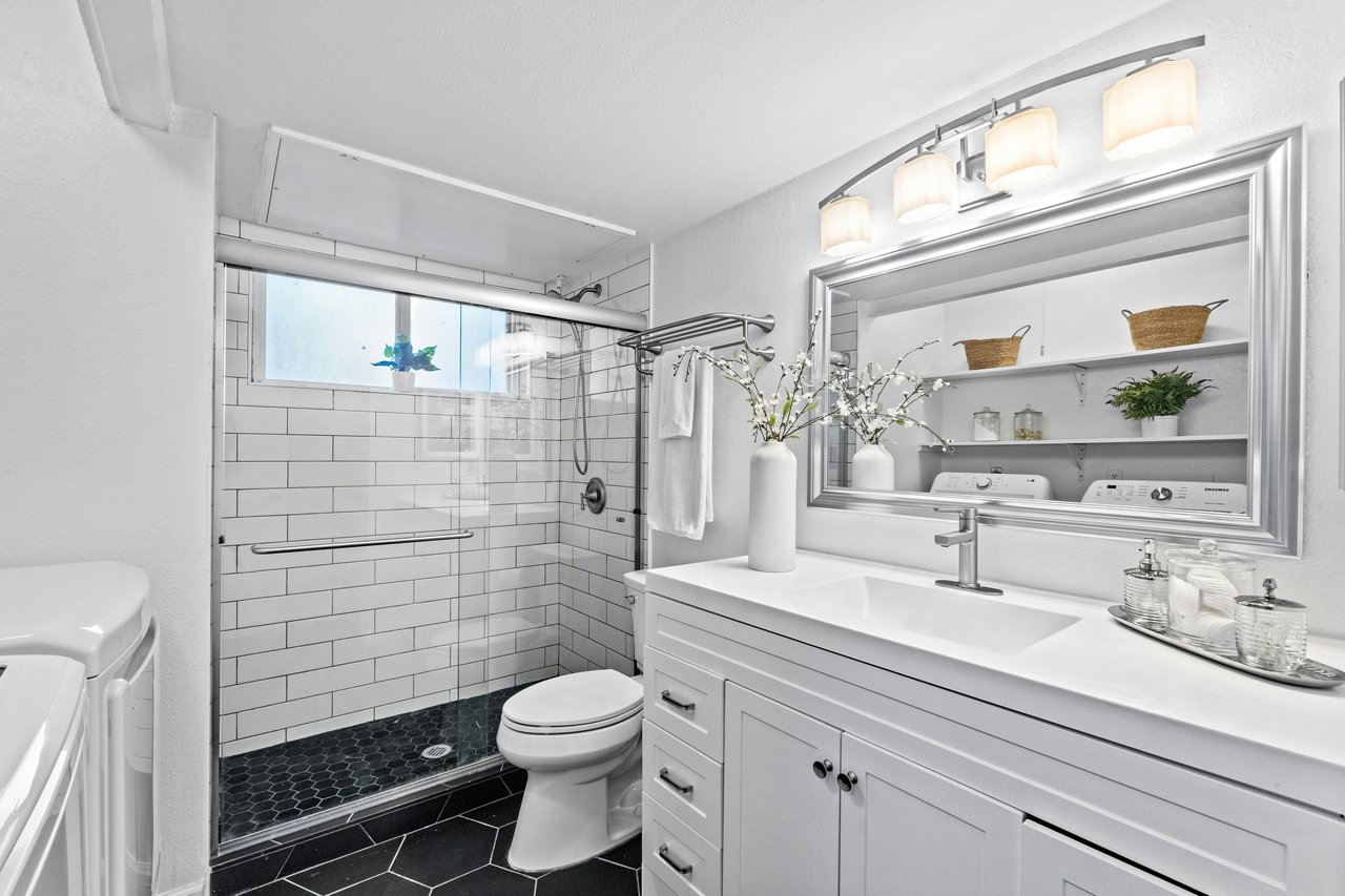 Bright & Chic Corner Lot Home in Coppertree Condos