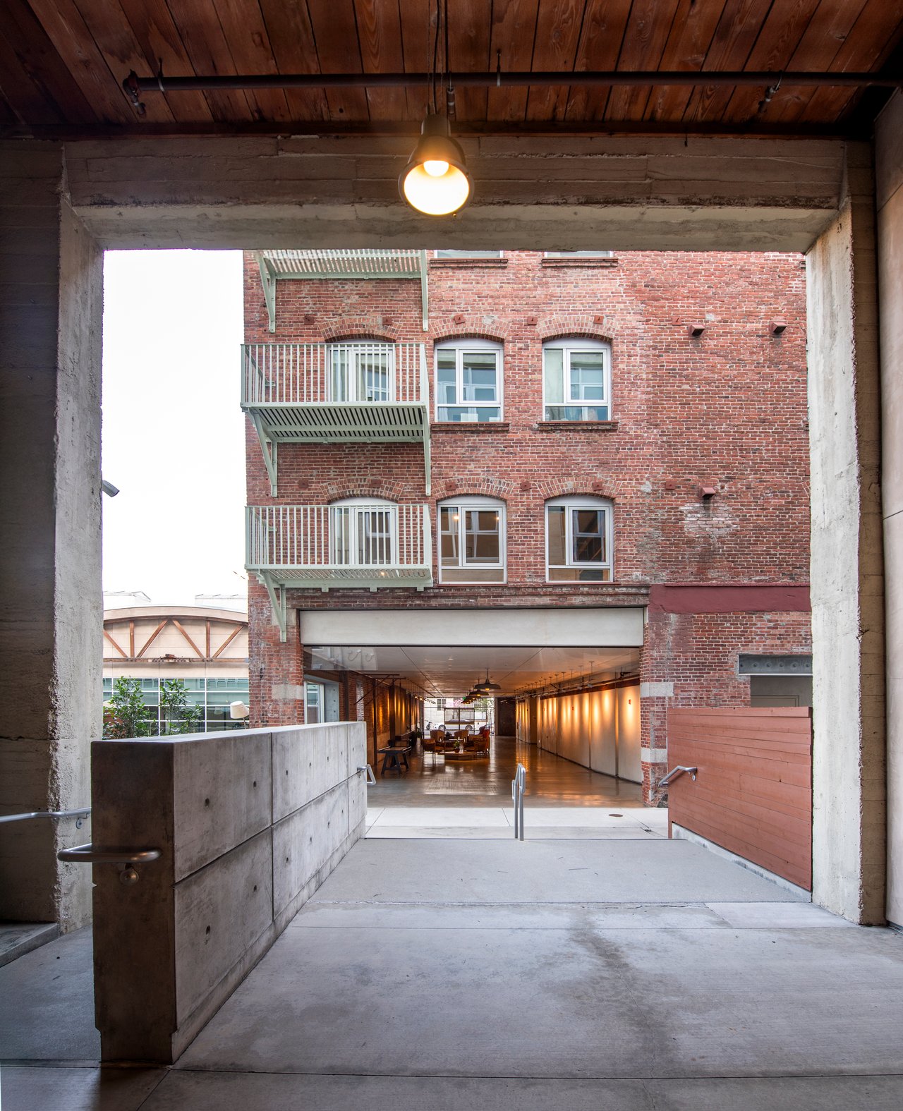 527 Molino St Unit: 202