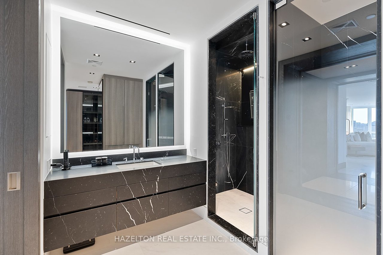 YORKVILLE'S PINACLE OF LUXURY PENTHOUSE