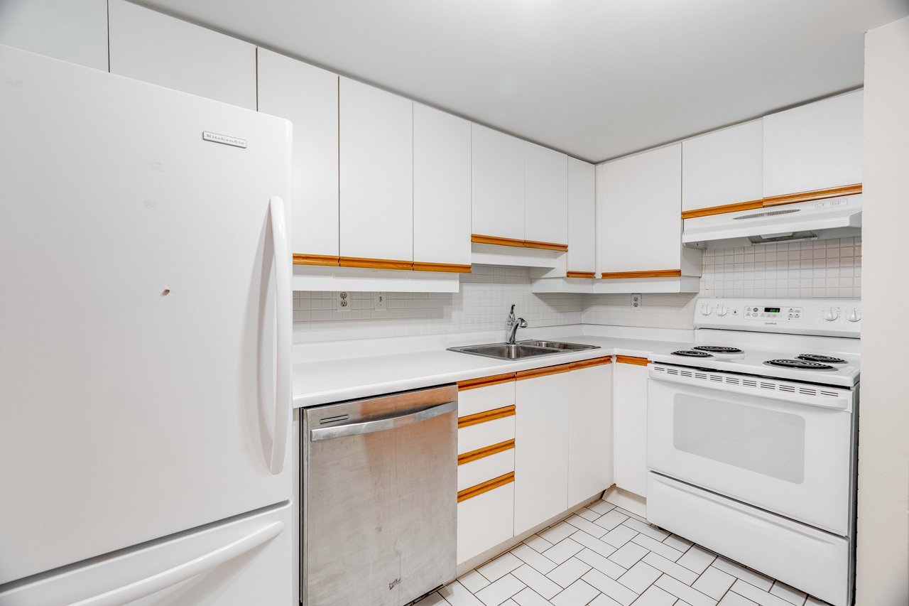 beautiful 2 bedroom 2 bath Condo in downtown London