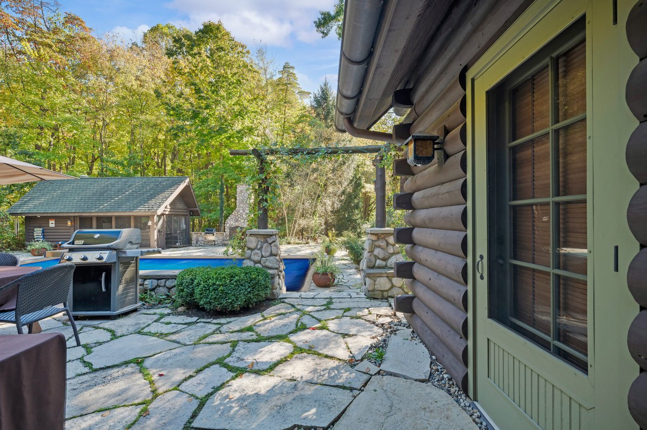 14657 Lakeshore Road