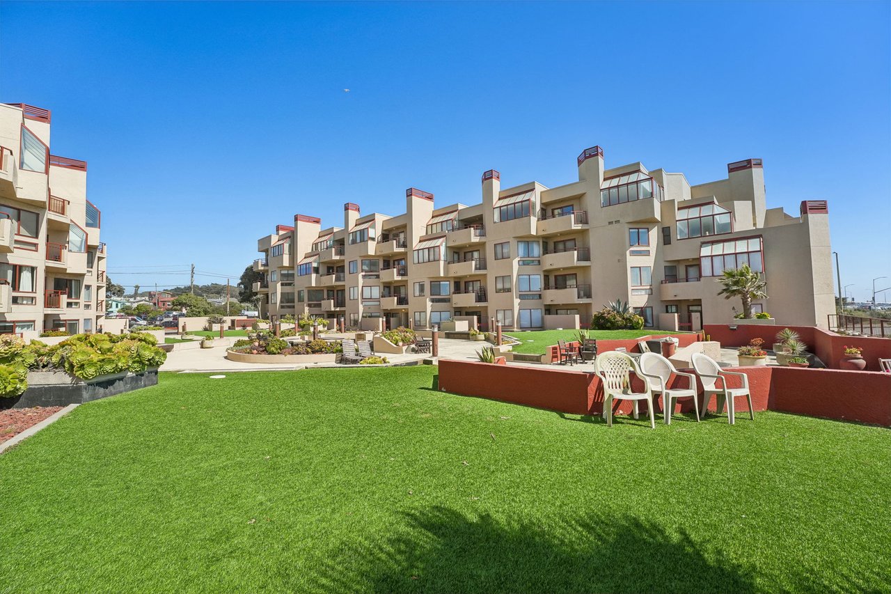 875 La Playa St