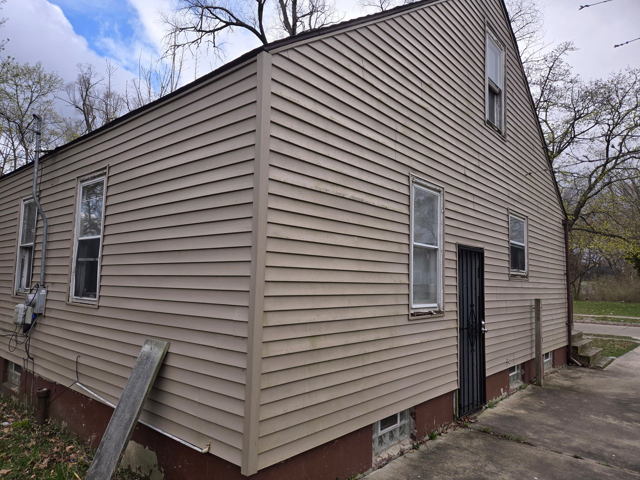 12020 Stout St