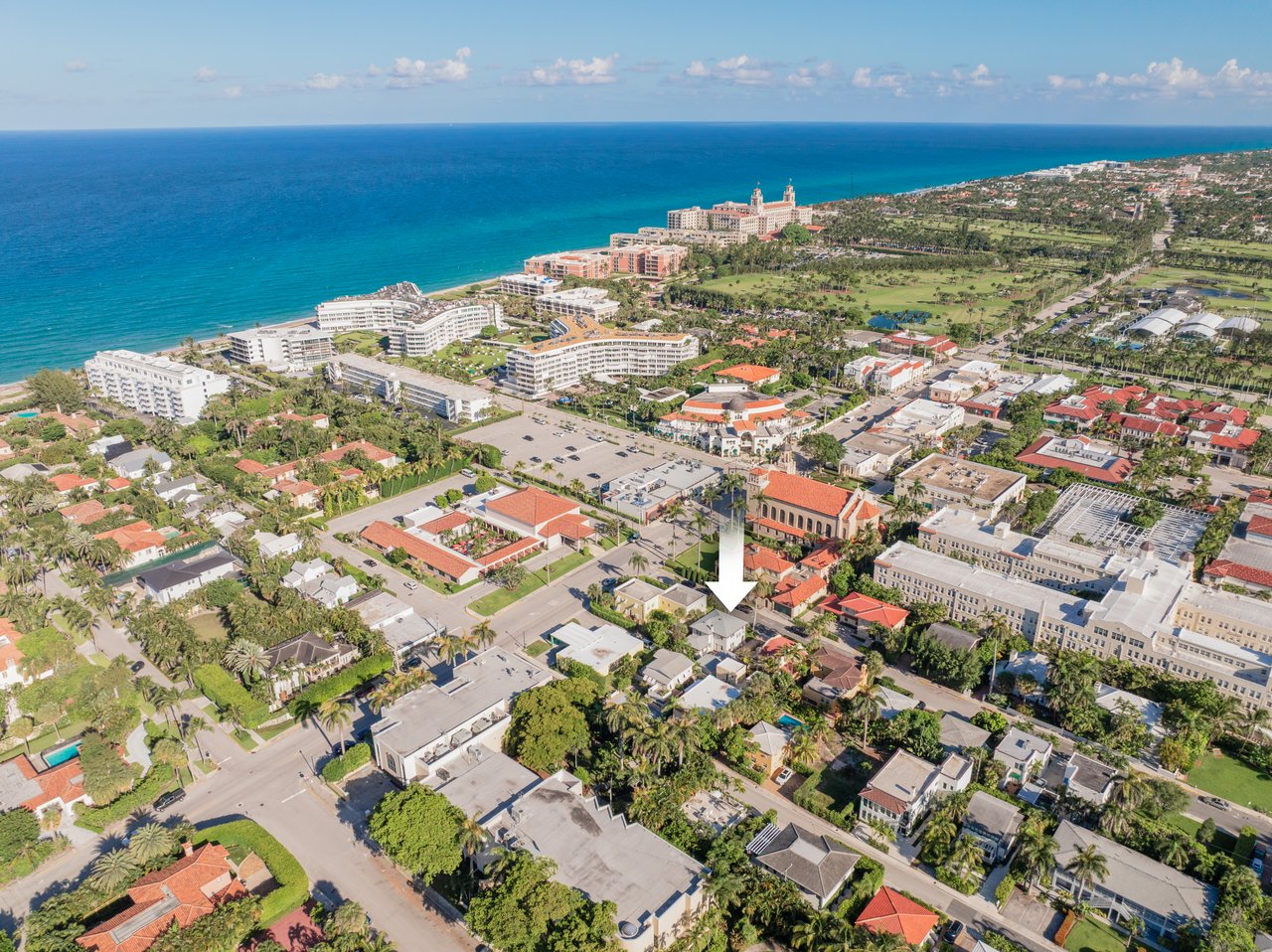 Charming Like New Residence In Town