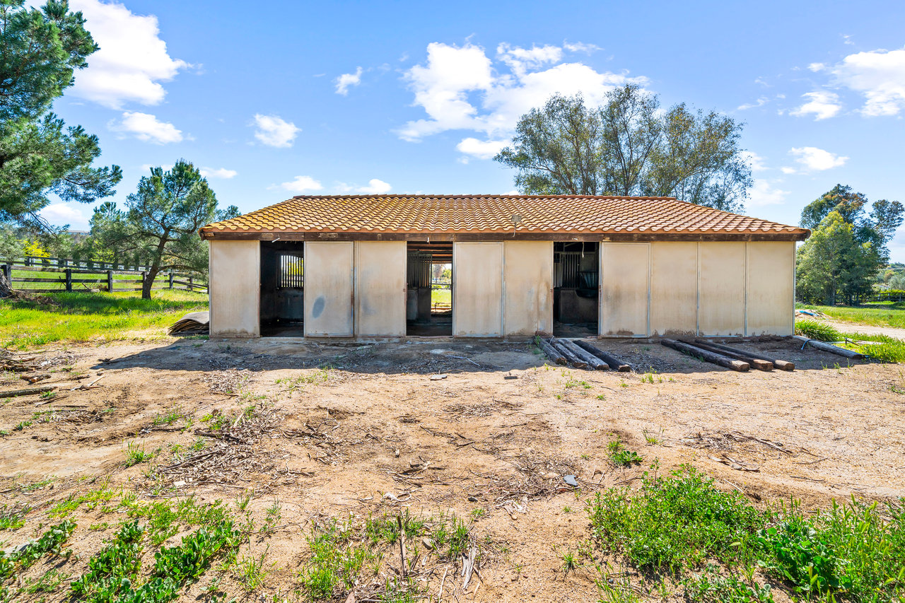 20425 Avenida Castilla