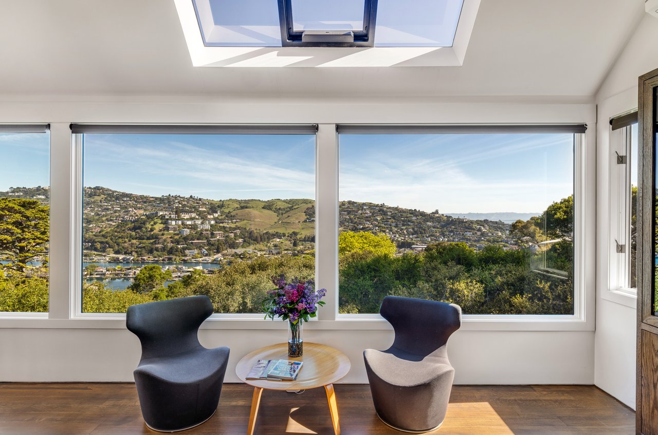 Chic and Stylish on Belvedere Island